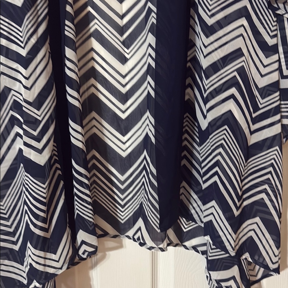 Ruby Ribbon Chevron Patterned Navy and White kimono - Picture 3 of 5